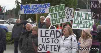 Concerned community members hold public safety rally in Nanaimo, B.C. - Global News