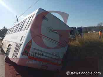 Cinco lesionados tras choque entre autobús de pasajeros y ... - El Cuarto de Guerra