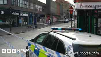 Dudley stabbing: Four arrested after town centre attack - BBC
