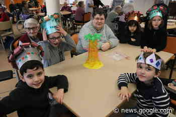 À Flers, les retraités et les élèves de Roland partagent la galette des ... - Flers Agglo