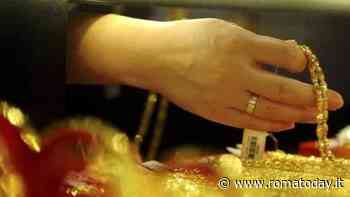 Centocelle: con la scusa di vedere un anello minacciano gioielliere con una pistola e lo rapinano