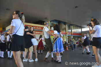 Vídeo: caminhão oficial do Kerb in Ivoti no pórtico de entrada do ... - O Diário