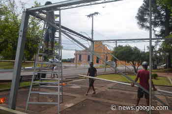 Estrutura do 28º Kerb in Ivoti está sendo montada na Praça Concórdia - O Diário