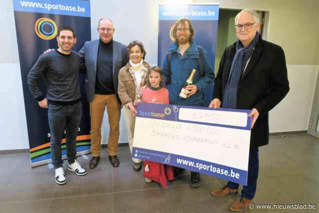 Winterduik van 7,5 miljoenste bezoeker Lente levert abonnement Sportoase Elshout op