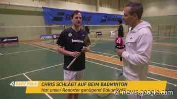 Chris schlägt auf beim Badminton - puls24