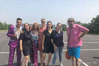 Vier Chansonnièren am Drive-in-Schalter