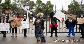 Videos Contradict Initial Police Report on Tyre Nichols Arrest - The New York Times