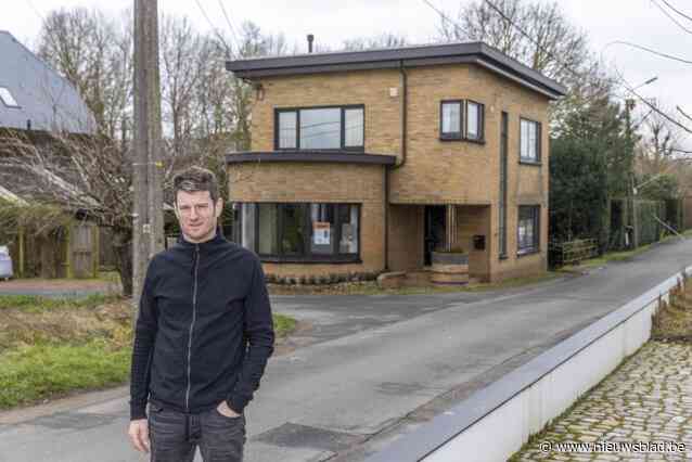 In deze bijzondere tentoonstelling koop je niet alleen kunst, maar ook de woning zelf: “Verkoop niet aan eender wie”