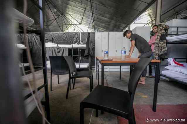 Gebrek aan privacy en povere omstandigheden zijn achterliggende oorzaak van rellen in asielcentrum van Berlaar: “De limiet van wat deze plek aankan is al langer bereikt”