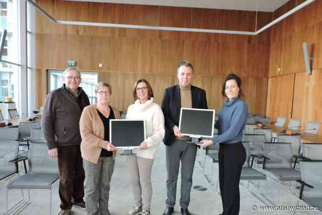 VG Sensory schenkt computerschermen aan armoedeverenigingen