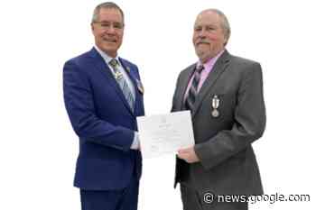Creighton Mayor Fidler receives platinum jubilee medal - The Reminder