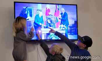 Queen's Platinum Jubilee Awards is presented to local citizens - Virden Empire Advance