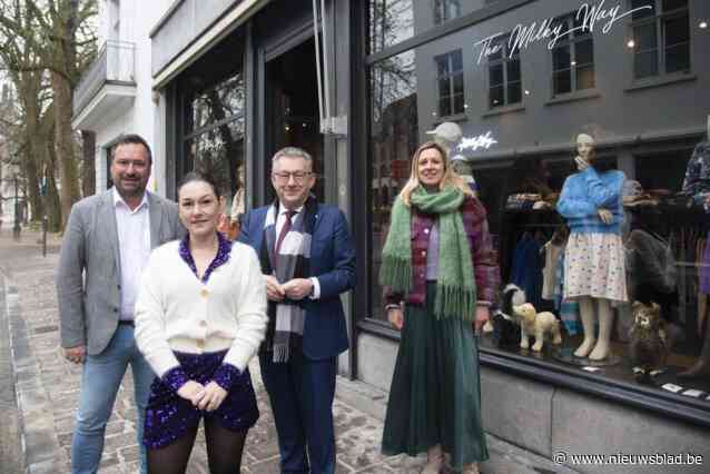 Ruth opent nieuwe kledingwinkel voor kinderen en tieners