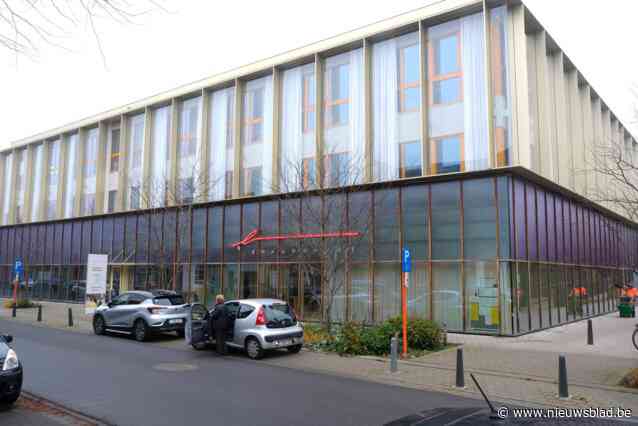 Cliënt slaat alles kort en klein en valt daarna onderzoeksrechter aan: sociale dienst blijft week gesloten