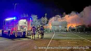 Brand in Wolfsburger Kleingartenverein – Feuerwehr im Einsatz