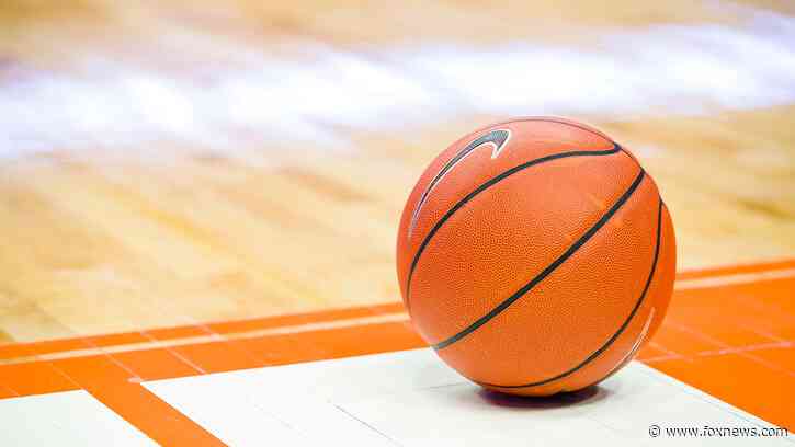 7th grader wins $10,000 after drilling half-court shot: 'Through the power of God, it went in'