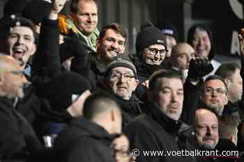 Domme rode kaart of niet: Raman amuseert zich in supportersvak tegen KV Oostende