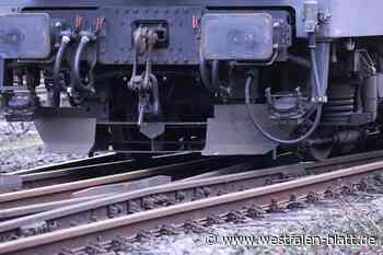 Frau in Paderborn von vorbeifahrendem Güterzug erfasst und schwer verletzt