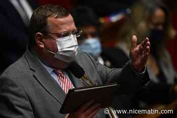 Le député UDI Jean-Luc Warsmann enfariné lors d'une manifestation pour la maternité de Sedan