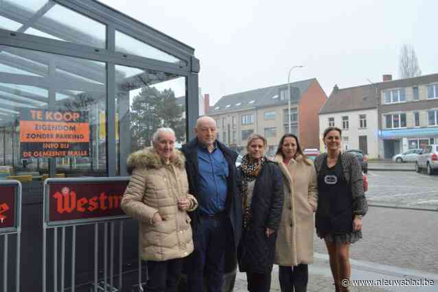 Ondernemers en omwonenden Bergplein zetten symbolisch hun eigendom te koop als protest tegen schrappen parkeerplaatsen
