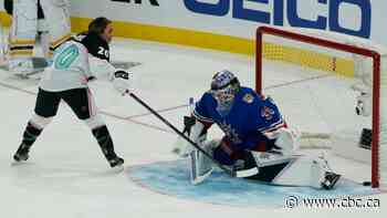Sarah Nurse's goal electrifies crowd during NHL all-star skills competition