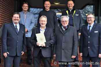 Höxters Verkehrssicherheitsberater Steinwachs gibt Uniform ab