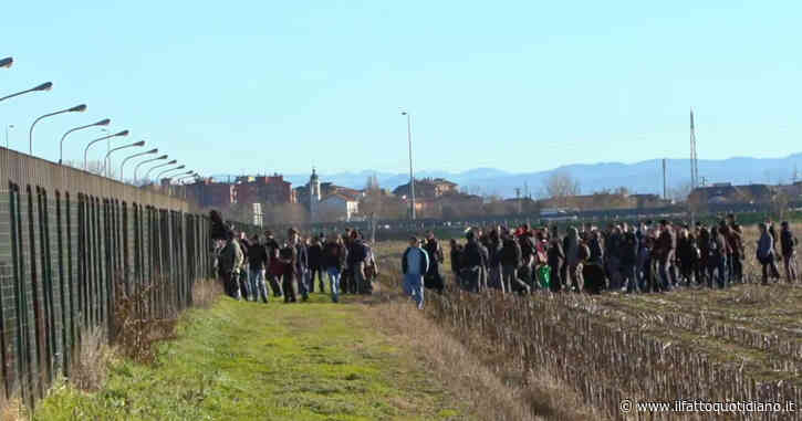 Cospito, anarchici lanciano sassi e fumogeni all’interno del carcere di Opera – Video