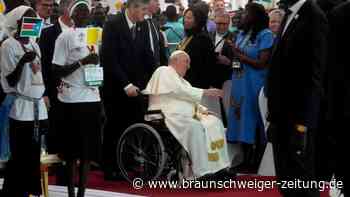 Papst trifft Flüchtlinge im Südsudan: „Leide mit euch“