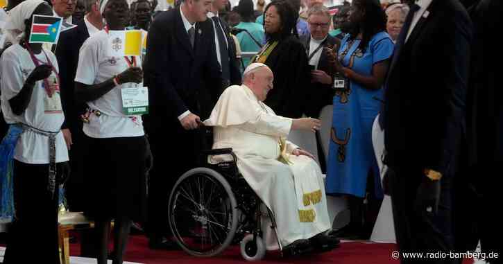 Papst trifft Flüchtlinge im Südsudan: «Leide mit euch»
