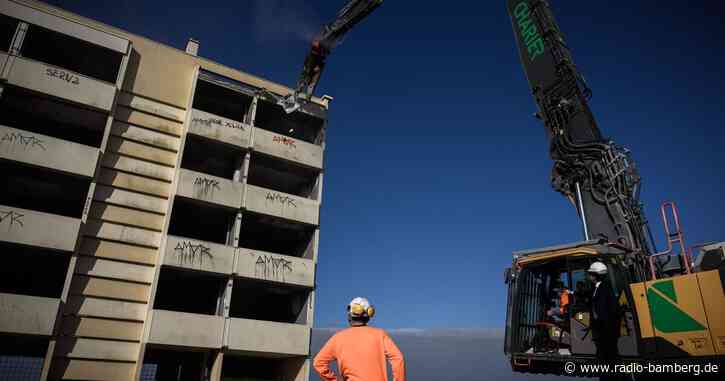 Aus vom Ferientraum: Wohnblock in Frankreich weicht Meer