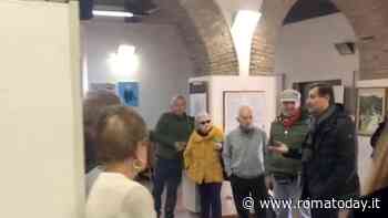 La polemica sull’ex assessore dem che fa campagna elettorale nel centro anziani