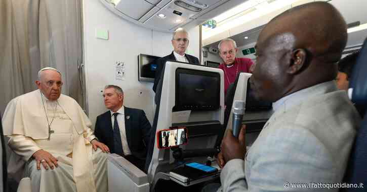 Il Papa: “La guerra in Ucraina non è l’unica, il mondo è in autodistruzione. Fermiamoci in tempo. Aperto a incontrare Putin e Zelensky”