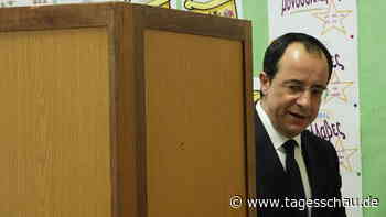 Präsidentenamt in Zypern: Zwei Diplomaten ziehen in Stichwahl