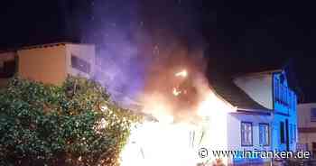 Ahorn: Verkaufsstand in Flammen - war es Brandstiftung?