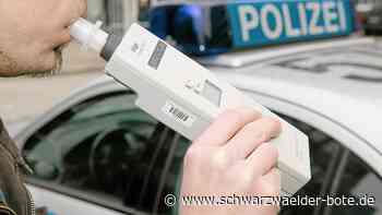 Rund zwei Promille Alkohol: 47-Jähriger kehrt in Bad Wildbad zu Fuß an Unfallstelle zurück