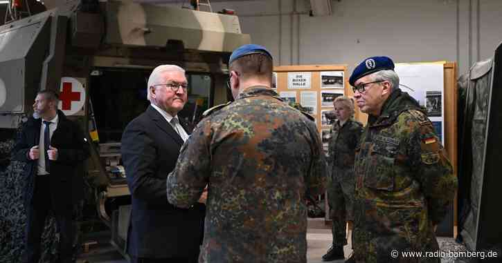 Steinmeier informiert sich über Sanitätsausbildung