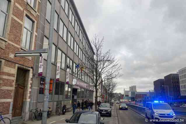 Drie leerlingen geven zich aan na brandstichting school: “Toiletdeksel ingesmeerd met alcoholgel”