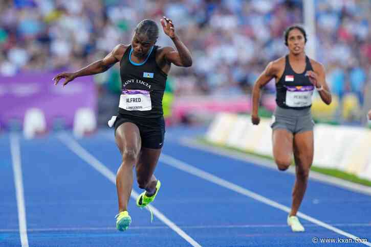More world-fastest times, school records for Texas Longhorns sprinters in Albuquerque