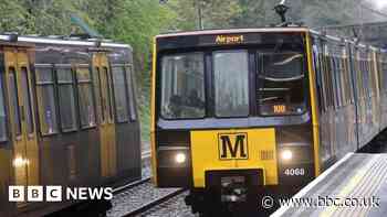Man wrestles suspect to floor on Tyne and Wear Metro