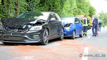 Transporter und Pkw stark beschädigt bei Auffahrunfall in Jena