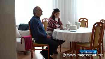 Angehörige nach dem Erdbeben machtlos in Deutschland