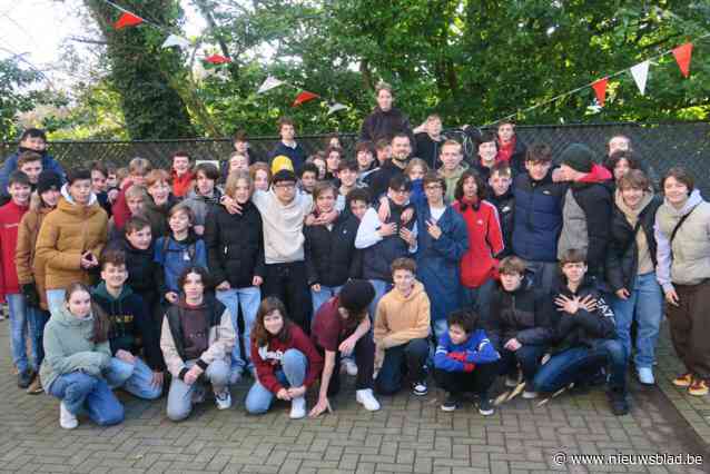 Dat hadden Ritchie De Laet en Davino Verhulst nooit durven te denken: Antwerp-spelers nu ook rolmodellen op school