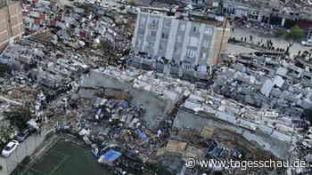 Liveblog zum Erdbeben: ++ Totenzahl steigt auf mehr als 6200 ++