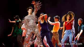 Harry Styles and dancers surprised by turntable spinning the wrong way during Grammys performance