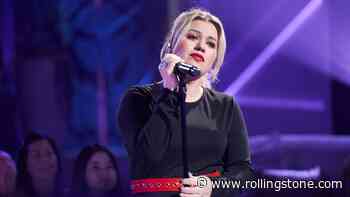 Kelly Clarkson Rivals Adele’s Vocals in New ‘Set Fire to the Rain’ Cover