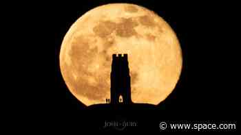 SpaceX launch and more 'photobombed' by February's Full Snow Moon (photos)