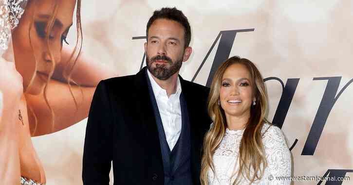 Viral: Ben Affleck's Photo During Satantic Grammy Awards Perfectly Captures How We All Felt
