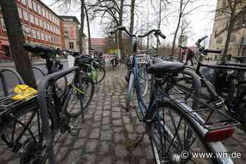 Neue Fahrradständer am Domplatz