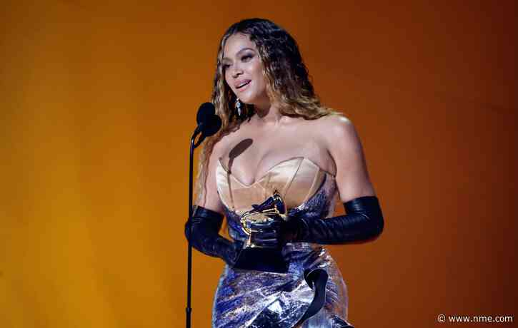 LA skywriter celebrates Beyoncé breaking Grammys record