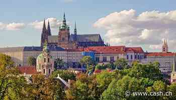 Tausende Menschen stehen in Tschechien für Gedenk-Banknote Schlange